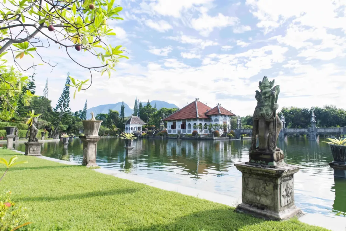 Pesona Istana Air Taman Ujung Karangasem Bali
